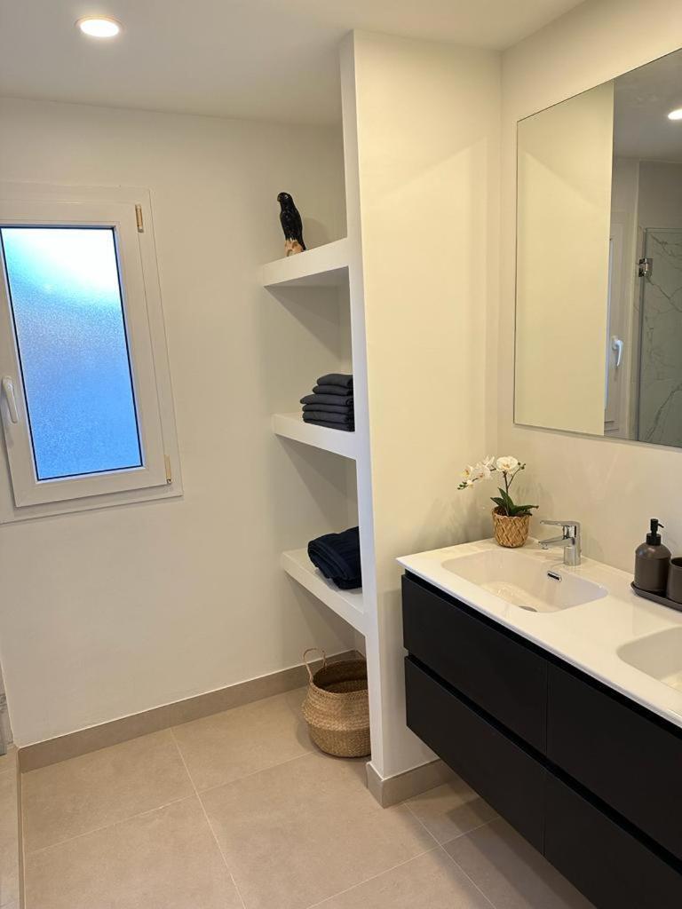Alejandra - Gerenoveerd Direct Aan Zee * Estepona